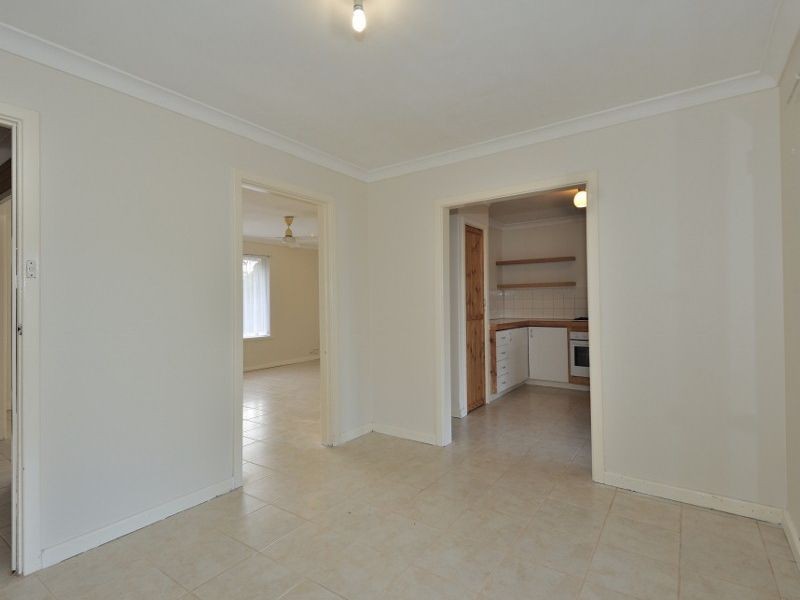 18 Dawson Way, Parmelia WA 6167