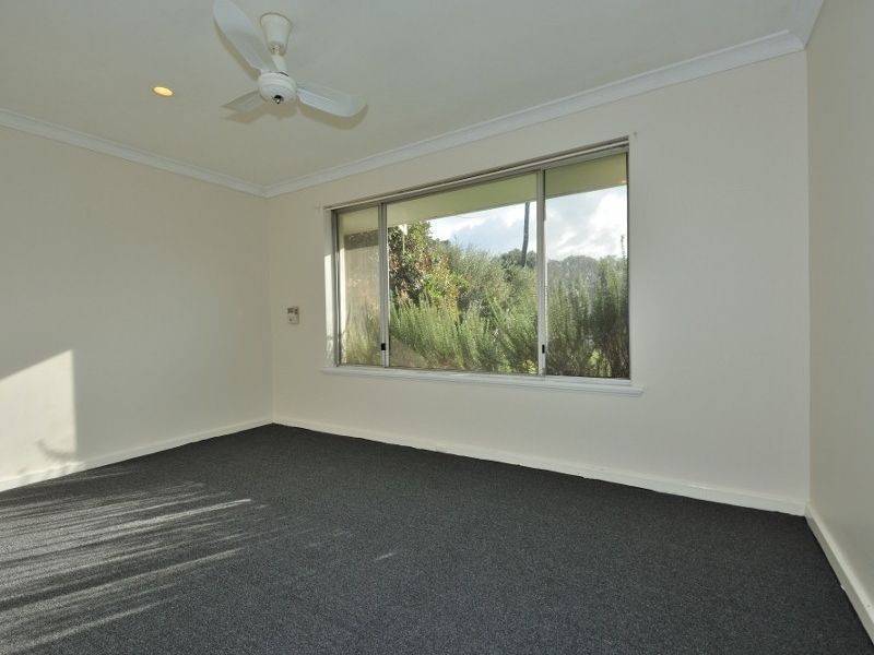 18 Dawson Way, Parmelia WA 6167