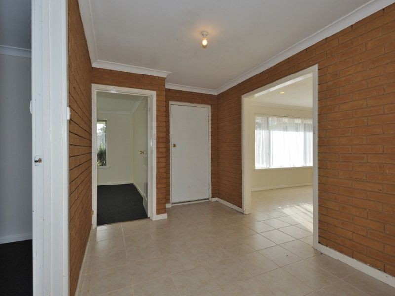 18 Dawson Way, Parmelia WA 6167