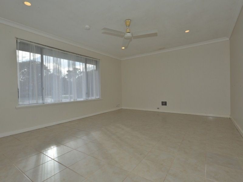 18 Dawson Way, Parmelia WA 6167