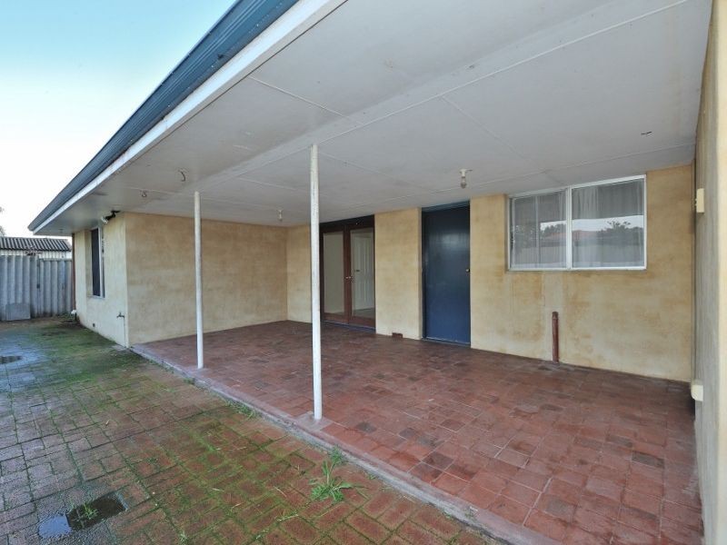 18 Dawson Way, Parmelia WA 6167