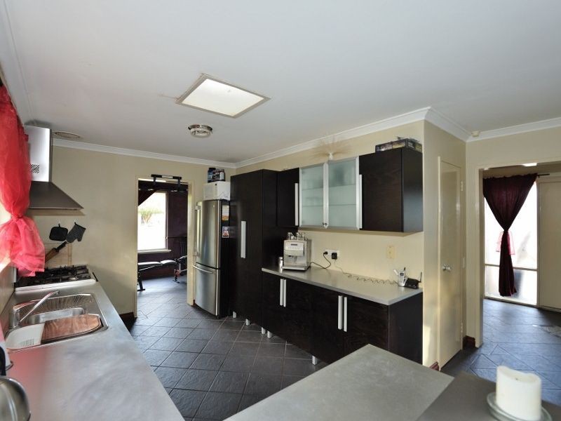 7 Worrall Crt, Orelia WA 6167