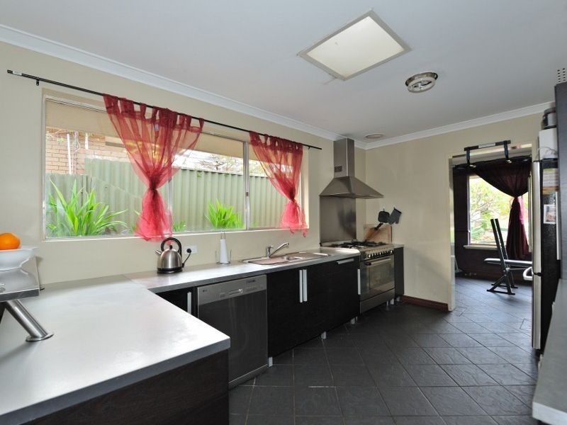 7 Worrall Crt, Orelia WA 6167