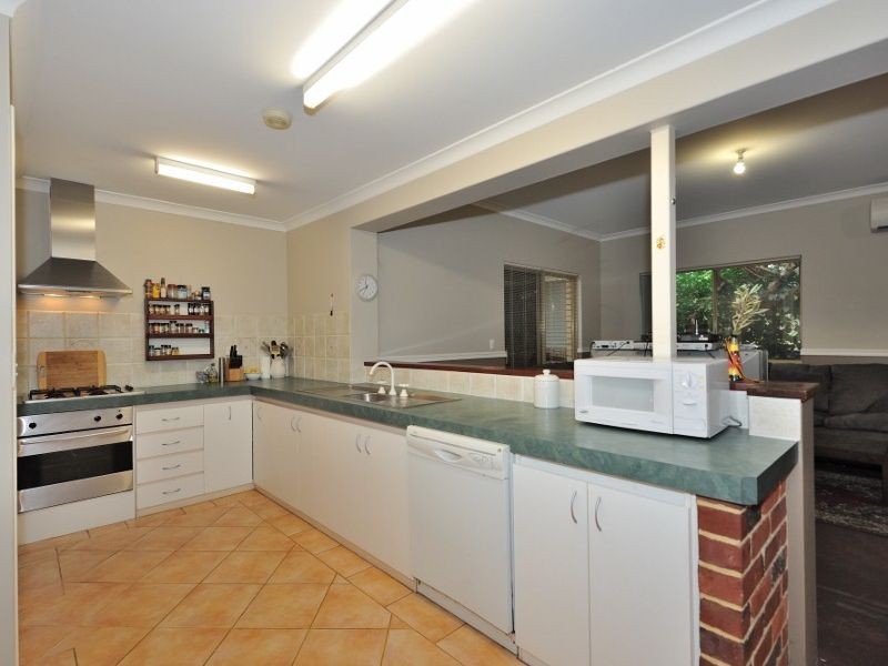 10 Tuart Ridge, Parmelia WA 6167