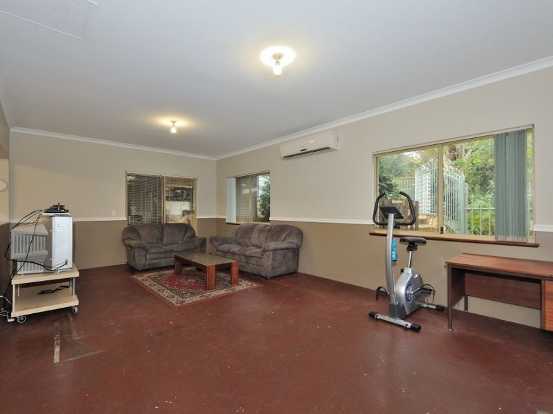 10 Tuart Ridge, Parmelia WA 6167