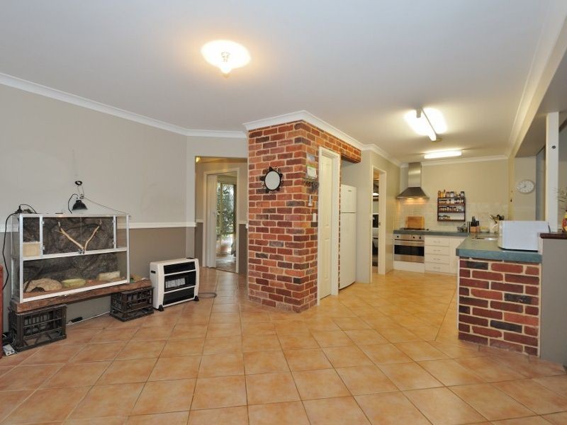 10 Tuart Ridge, Parmelia WA 6167