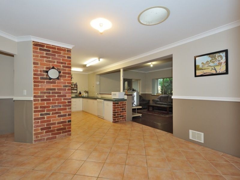10 Tuart Ridge, Parmelia WA 6167