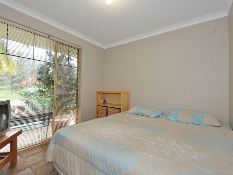 10 Tuart Ridge, Parmelia WA 6167