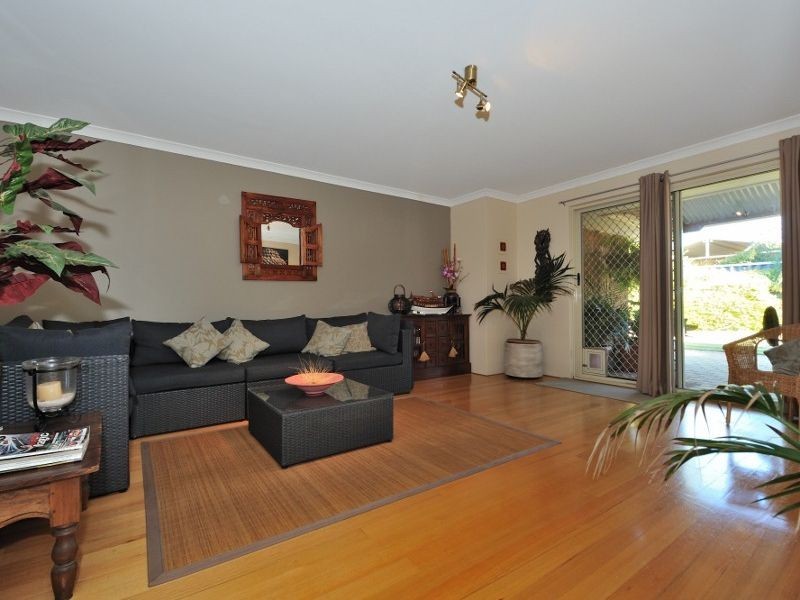 9 Gilling Place, Orelia WA 6167