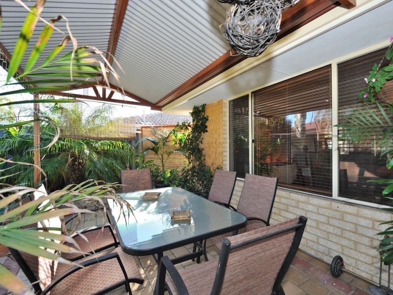 9 Gilling Place, Orelia WA 6167