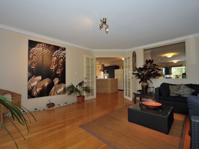 9 Gilling Place, Orelia WA 6167