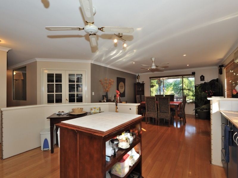 9 Gilling Place, Orelia WA 6167