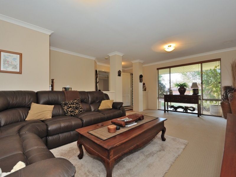 9 Gilling Place, Orelia WA 6167