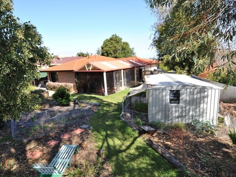 11 Sheoak Heights, Parmelia WA 6167