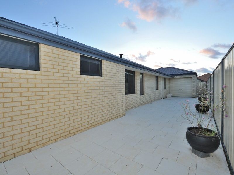18 Kalbarri Crescent, Bertram WA 6167