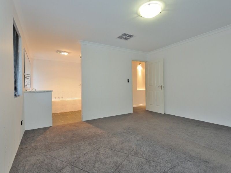 18 Kalbarri Crescent, Bertram WA 6167