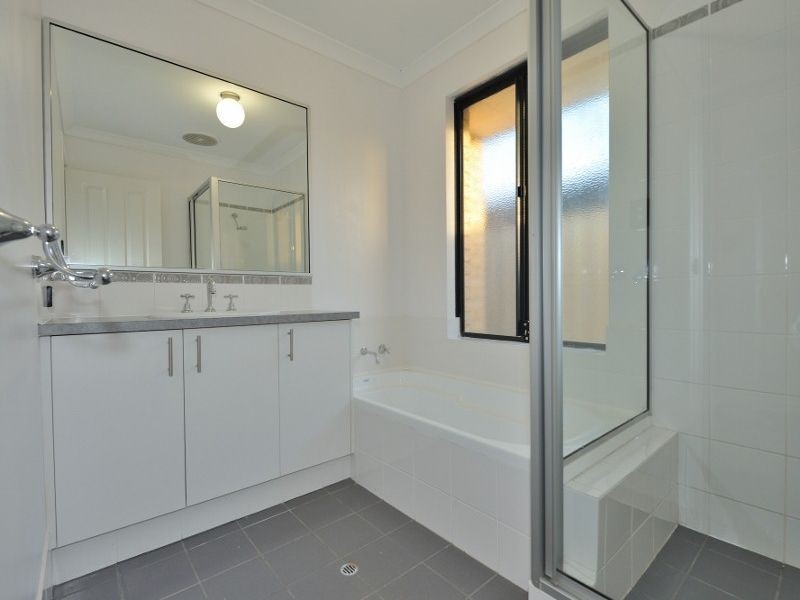 18 Kalbarri Crescent, Bertram WA 6167