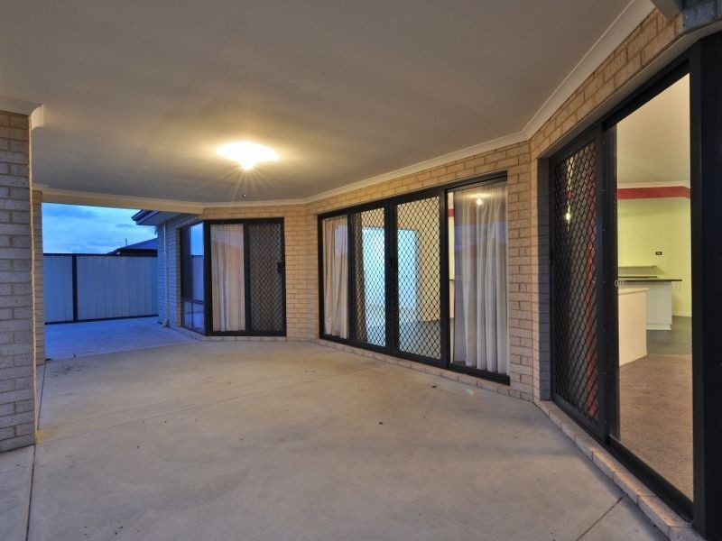 18 Kalbarri Crescent, Bertram WA 6167