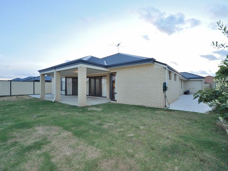 18 Kalbarri Crescent, Bertram WA 6167