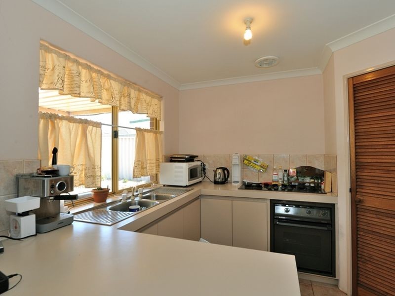 8 Werloo Court, Leda WA 6170