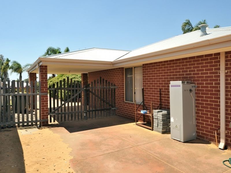 8 Werloo Court, Leda WA 6170