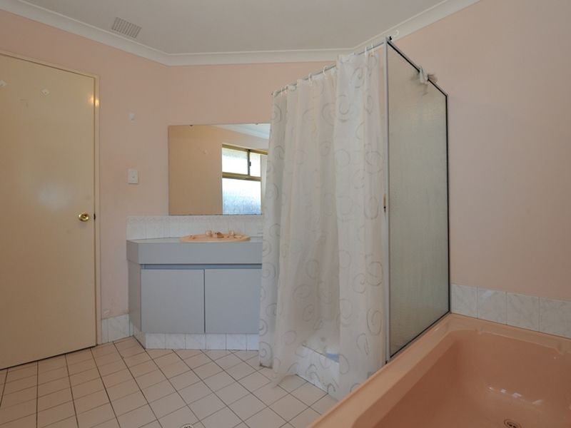 8 Werloo Court, Leda WA 6170