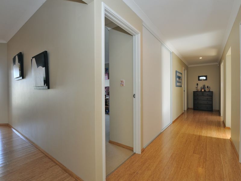 82 Colchester Avenue, Orelia WA 6167