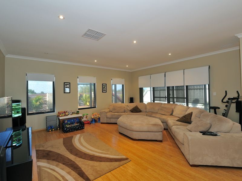 82 Colchester Avenue, Orelia WA 6167