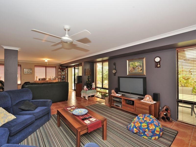 19 Dunster Way, Orelia WA 6167