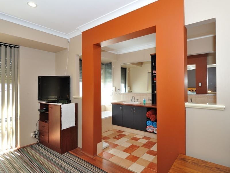 19 Dunster Way, Orelia WA 6167