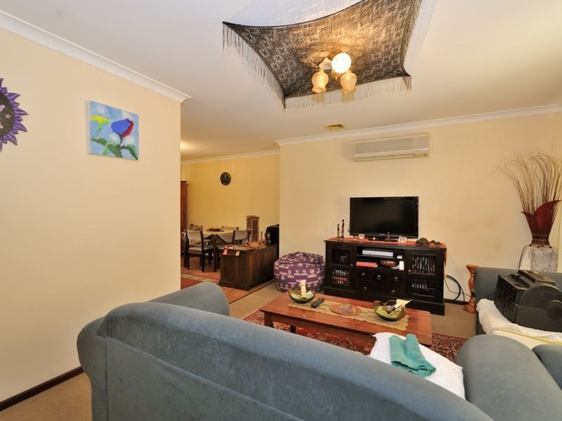 33 Mcgoldrick Place, Parmelia WA 6167