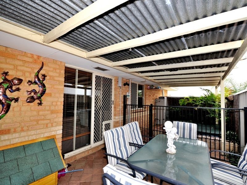 11 Brandon Mews, Parmelia WA 6167