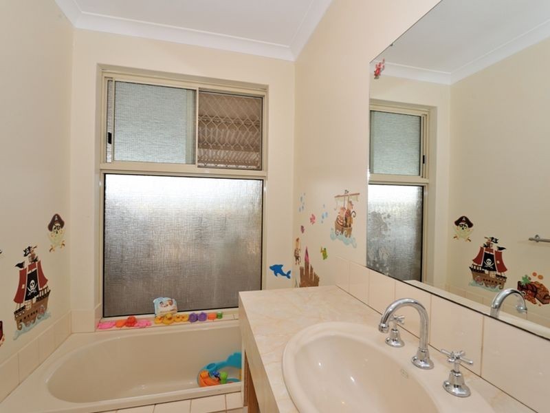 11 Brandon Mews, Parmelia WA 6167