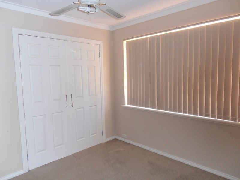 12 Nathaniel Way, Orelia WA 6167