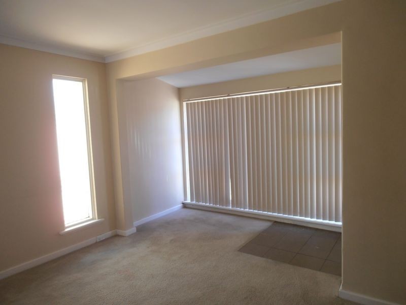 12 Nathaniel Way, Orelia WA 6167