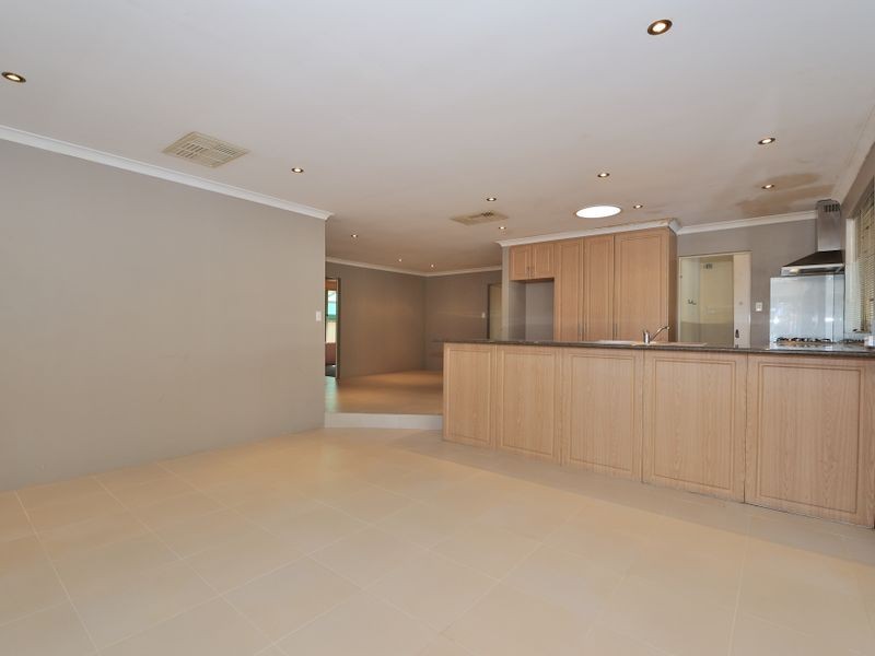 12 Devitt Grove, Parmelia WA 6167