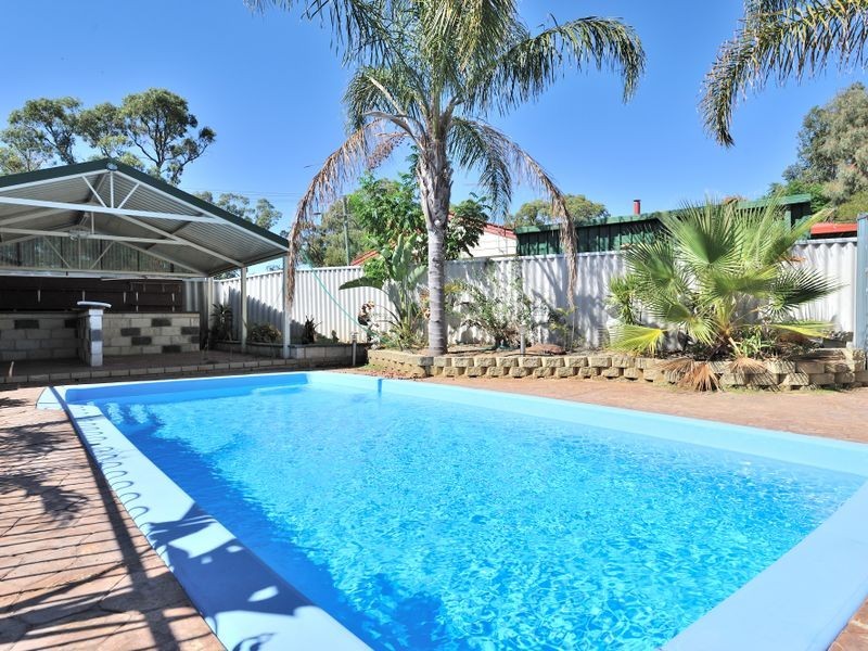 12 Devitt Grove, Parmelia WA 6167