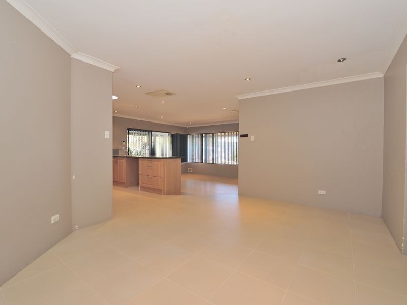 12 Devitt Grove, Parmelia WA 6167