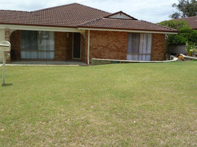 17 Camfield Loop, Parmelia WA 6167