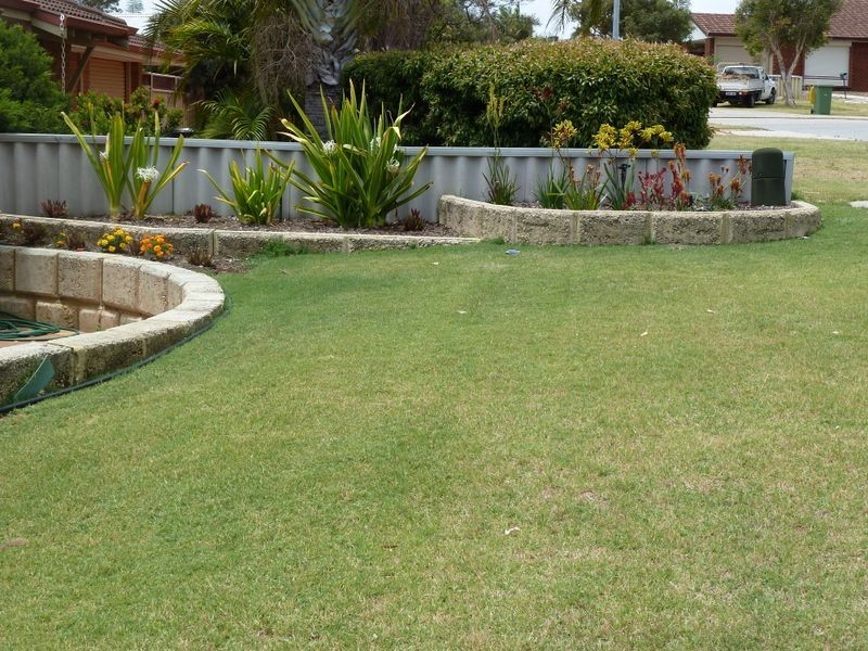 17 Camfield Loop, Parmelia WA 6167