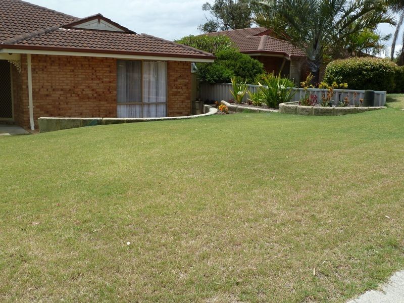 17 Camfield Loop, Parmelia WA 6167