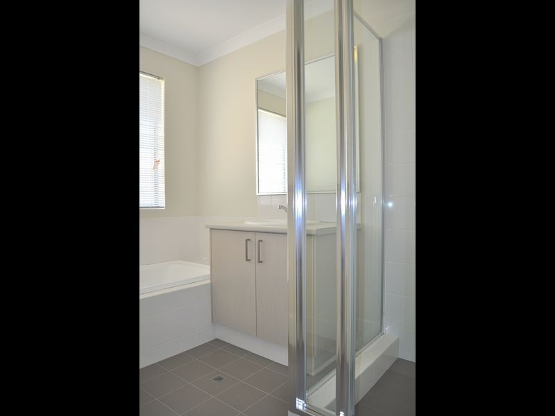 25 Tetbury Way, Wellard WA 6170