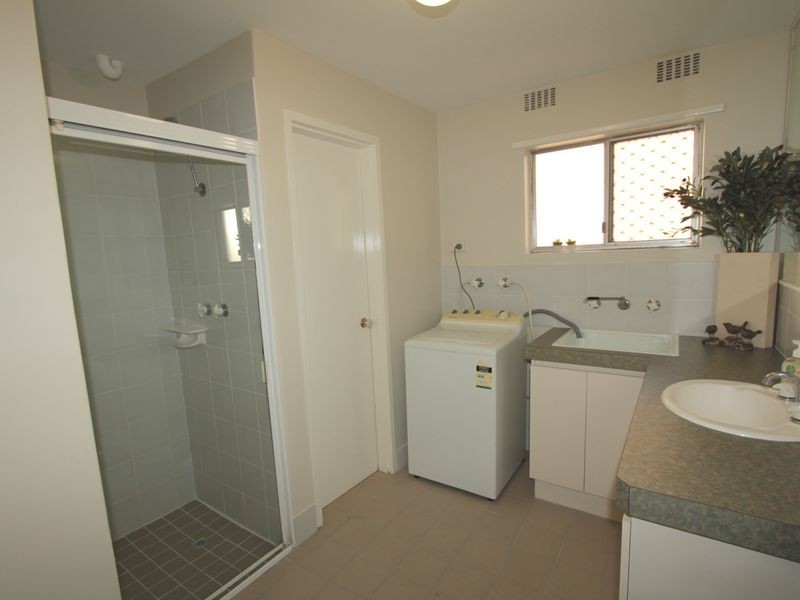 4/14 Canham Way, Orelia WA 6167