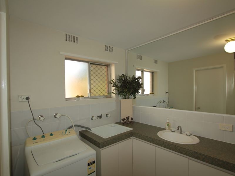 4/14 Canham Way, Orelia WA 6167