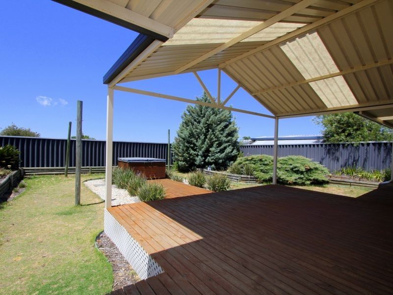 57 Colchester Avenue, Orelia WA 6167