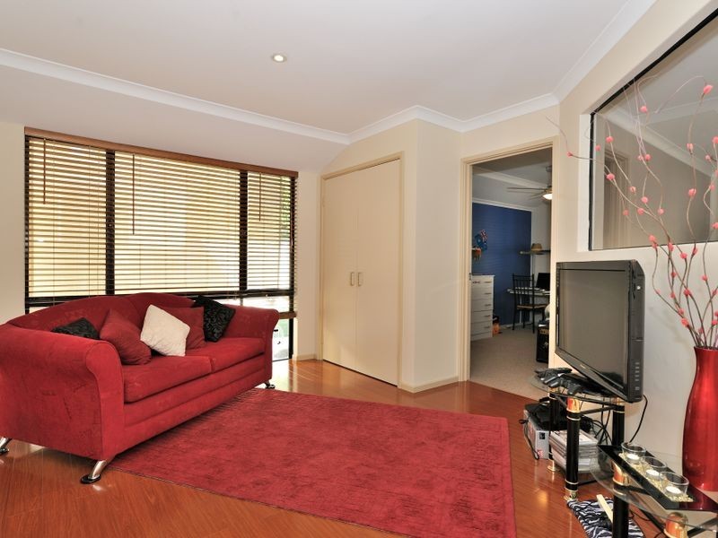 9 Brougham Crescent, Orelia WA 6167