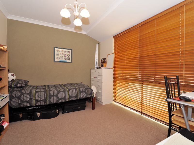 9 Brougham Crescent, Orelia WA 6167