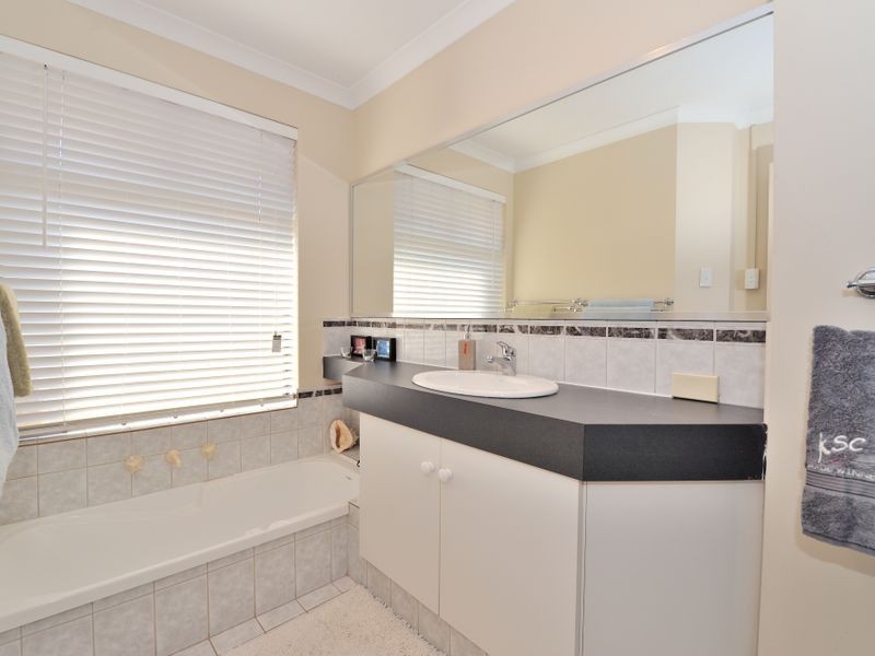 9 Brougham Crescent, Orelia WA 6167