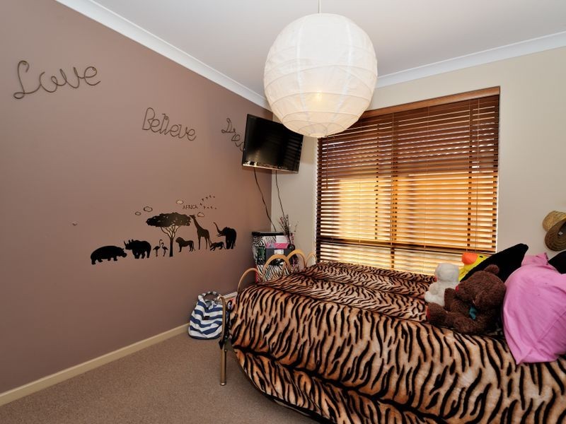 9 Brougham Crescent, Orelia WA 6167