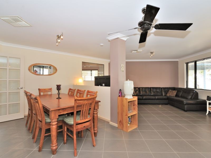 9 Brougham Crescent, Orelia WA 6167